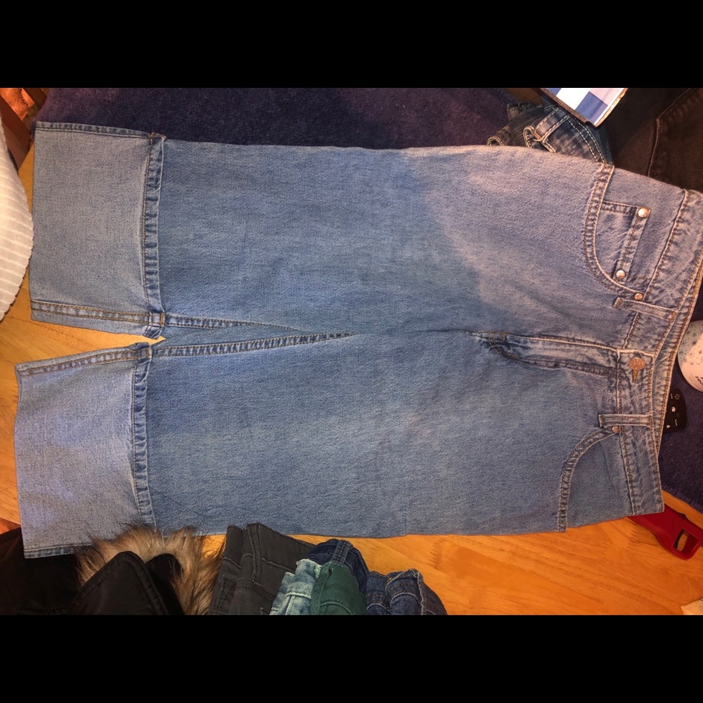 Size 28 clam digger length jeans